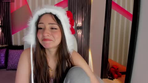 Snapshot of emily_layton chatting on March 6, 2025, 7:10 pm Emily online show from March 6, 2025, 7:10 pm