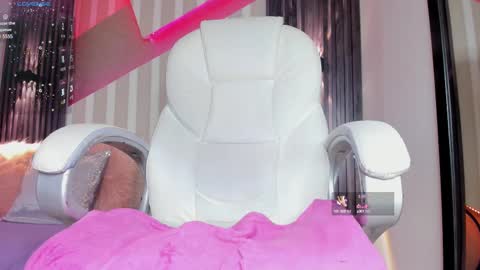 Snapshot of emily_layton chatting on March 12, 2025, 4:56 pm Emily online show from March 12, 2025, 4:56 pm