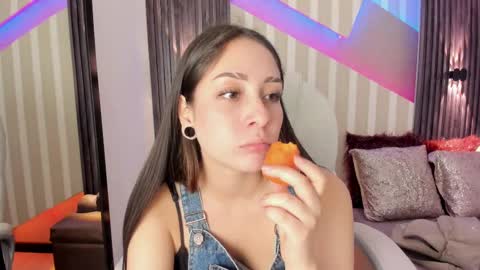 Snapshot of emily_layton chatting on September 16, 2025, 2:51 pm Emily online show from September 16, 2025, 2:51 pm