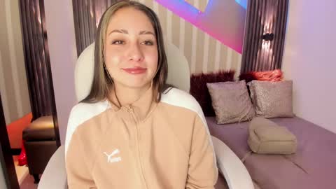 Snapshot of emily_layton chatting on September 26, 2025, 2:32 pm Emily online show from September 26, 2025, 2:32 pm