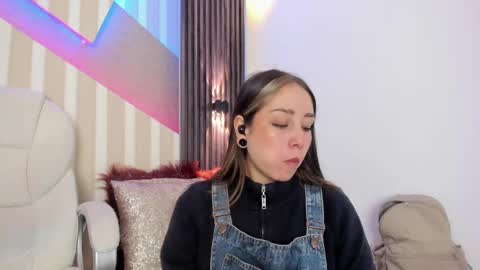Snapshot of emily_layton chatting on September 30, 2025, 2:33 pm Emily online show from September 30, 2025, 2:33 pm