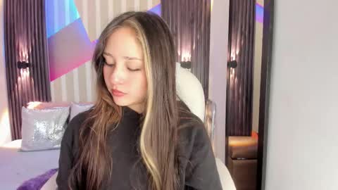 Snapshot of emily_layton chatting on October 8, 2025, 2:47 pm Emily online show from October 8, 2025, 2:47 pm