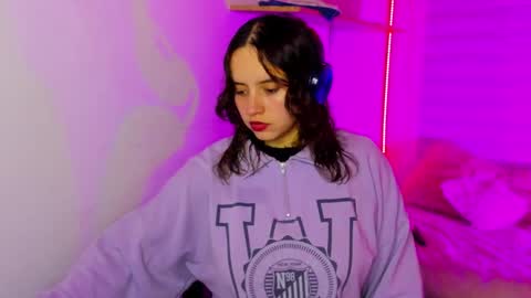 emily_lindey online show from November 18, 2025, 3:34 am