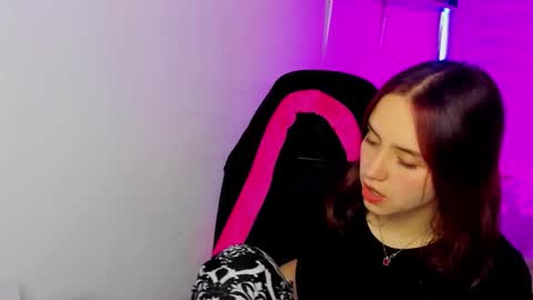 emily_lindey online show from December 20, 2025, 4:41 am