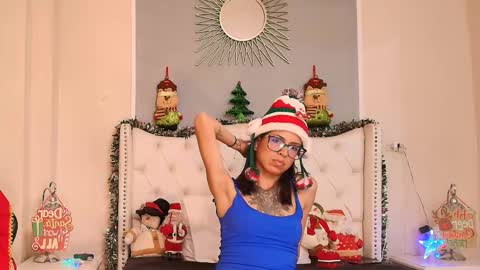 Snapshot of emily_loperaa chatting on December 22, 2025, 11:35 pm Emily online show from December 22, 2025, 11:35 pm