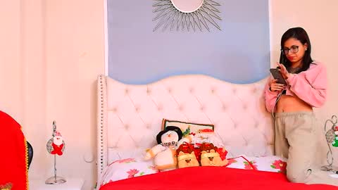 Snapshot of emily_loperaa chatting on January 6, 2026, 11:18 pm Emily online show from January 6, 2026, 11:18 pm