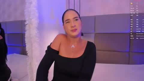 emily_luve online show from December 21, 2025, 2:13 pm