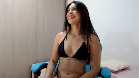 emily_mikelhot online show from July 9, 2026, 6:39 am