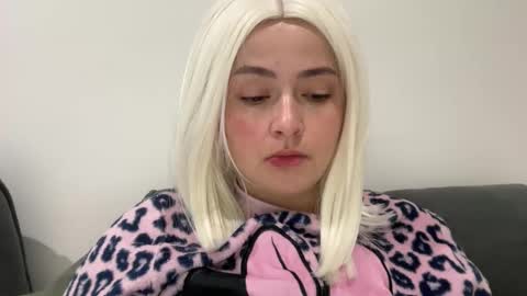 emily_morning_dew online show from November 4, 2025, 6:01 am