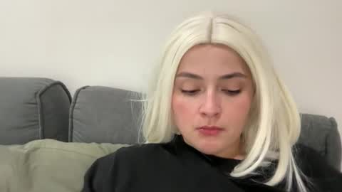 emily_morning_dew online show from November 11, 2025, 1:11 pm