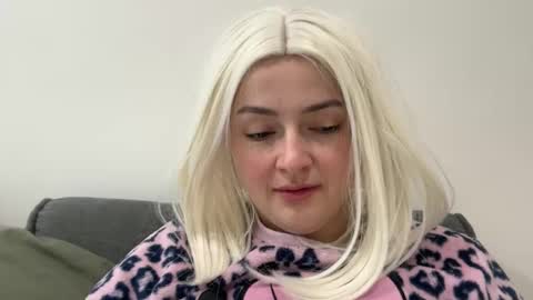 emily_morning_dew online show from November 21, 2025, 9:52 am