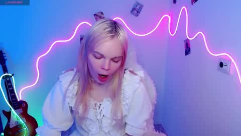 Lia online show from October 31, 2025, 1:34 pm