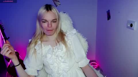 Lia online show from December 19, 2025, 3:41 pm