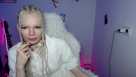 Snapshot of emily_nyaffe chatting on January 8, 2026, 5:10 am Lia online show from January 8, 2026, 5:10 am