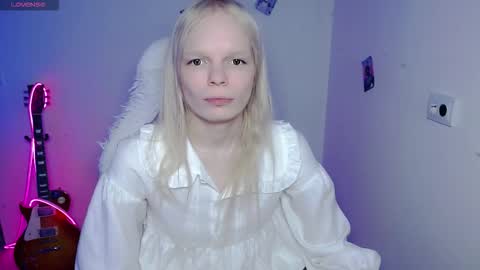 Snapshot of emily_nyaffe chatting on February 8, 2026, 9:34 am Lia online show from February 8, 2026, 9:34 am