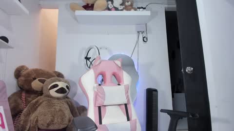 emily_palmeer online show from January 8, 2025, 11:32 am