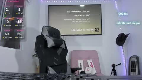 emily_palmeer online show from March 5, 2026, 10:55 am