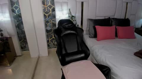 Snapshot of emily_parkss666 chatting on December 16, 2025, 10:15 pm Emily online show from December 16, 2025, 10:15 pm