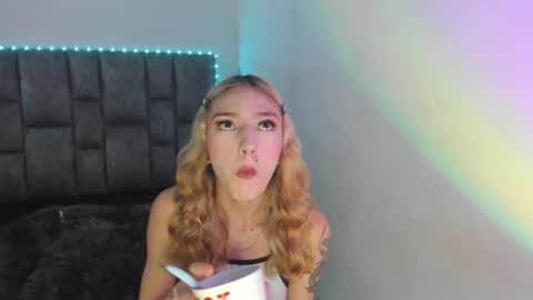 Snapshot of emily_pons chatting on February 8, 2026, 6:44 pm Emi online show from February 8, 2026, 6:44 pm