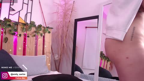 Snapshot of emily_sartre chatting on January 18, 2025, 8:41 am Emilly online show from January 18, 2025, 8:41 am