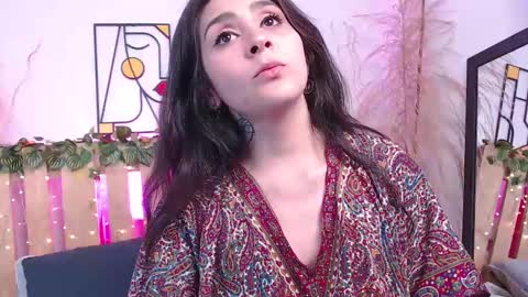 Snapshot of emily_sartre chatting on February 12, 2025, 7:44 am Emilly online show from February 12, 2025, 7:44 am