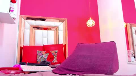 Snapshot of emily_sexy3 chatting on February 28, 2025, 2:20 pm Emily online show from February 28, 2025, 2:20 pm