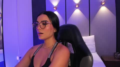 emily_tolson online show from June 3, 2026, 8:03 pm