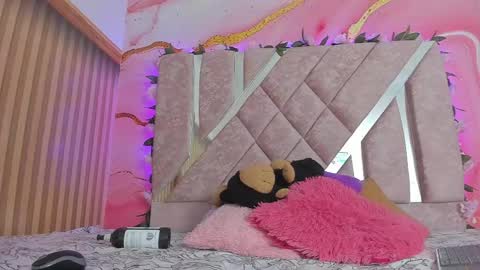 Snapshot of emily_velvet_ chatting on April 4, 2026, 6:16 pm emily_velvet_ online show from April 4, 2026, 6:16 pm