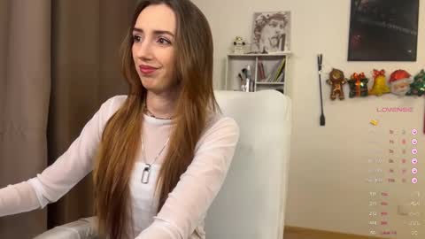 Snapshot of emily_w0w_ chatting on December 15, 2025, 4:11 pm Lia online show from December 15, 2025, 4:11 pm