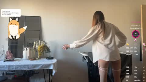 Snapshot of emily_w0w_ chatting on April 1, 2026, 2:14 pm Lia online show from April 1, 2026, 2:14 pm