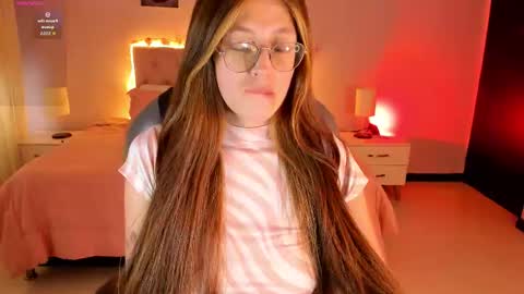 Snapshot of emily_warren__ chatting on March 25, 2026, 7:20 pm emily_warren__ online show from March 25, 2026, 7:20 pm