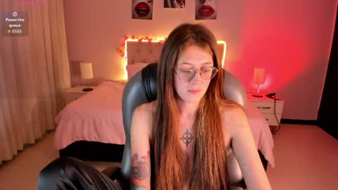Snapshot of emily_warren__ chatting on April 7, 2026, 9:26 pm emily_warren__ online show from April 7, 2026, 9:26 pm