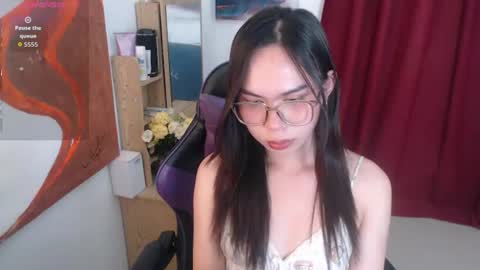 emily_xo143 online show from June 20, 2026, 2:42 pm