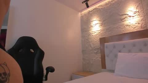 Snapshot of emilyangel1 chatting on March 10, 2026, 1:05 pm E M Y L Y online show from March 10, 2026, 1:05 pm