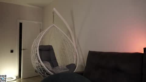 emilybatee online show from April 26, 2026, 5:32 pm