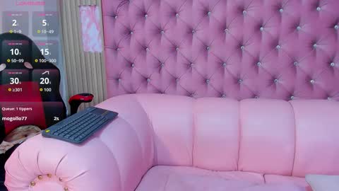 Snapshot of emilycastro_ chatting on December 4, 2025, 4:27 pm Emily online show from December 4, 2025, 4:27 pm