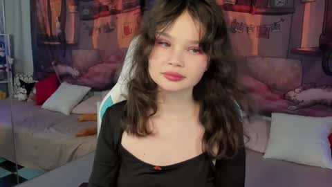 Emilyhaves online show from November 13, 2025, 4:50 pm