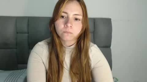 Snapshot of emilycute_18 chatting on March 7, 2025, 6:54 pm emily online show from March 7, 2025, 6:54 pm