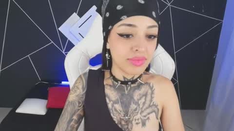 Snapshot of emilydaft chatting on October 23, 2025, 9:02 pm fari online show from October 23, 2025, 9:02 pm