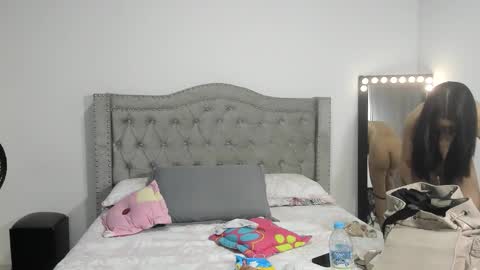 Camila online show from November 12, 2025, 6:08 pm