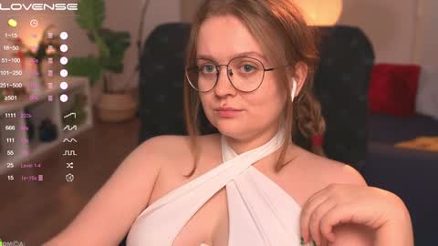 Snapshot of emilyforelsket chatting on December 29, 2024, 3:13 pm Emily online show from December 29, 2024, 3:13 pm