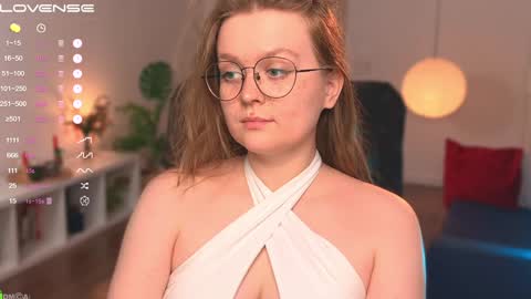 Snapshot of emilyforelsket chatting on February 3, 2025, 12:25 pm Emily online show from February 3, 2025, 12:25 pm