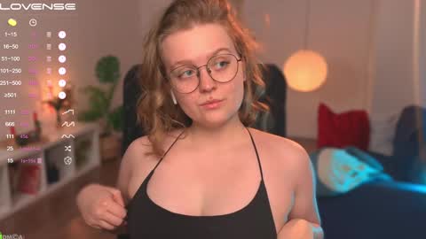 Snapshot of emilyforelsket chatting on February 6, 2025, 12:16 pm Emily online show from February 6, 2025, 12:16 pm