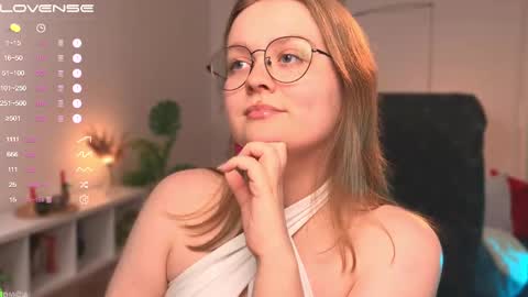 Snapshot of emilyforelsket chatting on February 9, 2025, 12:19 pm Emily online show from February 9, 2025, 12:19 pm