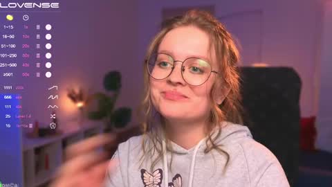 Snapshot of emilyforelsket chatting on February 15, 2025, 6:33 pm Emily online show from February 15, 2025, 6:33 pm