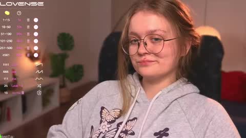 Snapshot of emilyforelsket chatting on February 22, 2025, 3:36 pm Emily online show from February 22, 2025, 3:36 pm