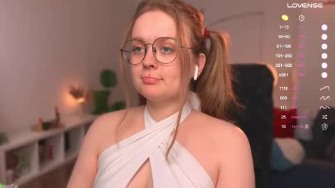 Snapshot of emilyforelsket chatting on March 2, 2025, 12:32 pm Emily online show from March 2, 2025, 12:32 pm