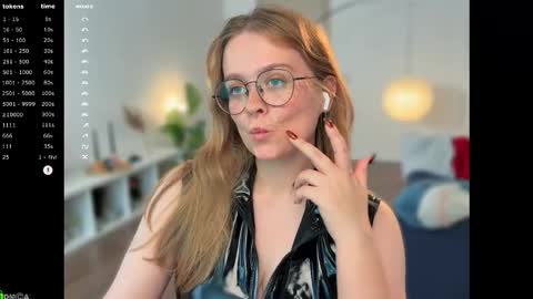 Snapshot of emilyforelsket chatting on October 19, 2025, 12:17 pm Emily online show from October 19, 2025, 12:17 pm