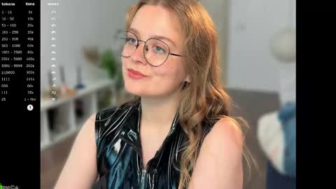 Snapshot of emilyforelsket chatting on October 24, 2025, 12:23 pm Emily online show from October 24, 2025, 12:23 pm