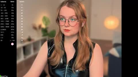 Snapshot of emilyforelsket chatting on November 20, 2025, 12:16 pm Emily online show from November 20, 2025, 12:16 pm